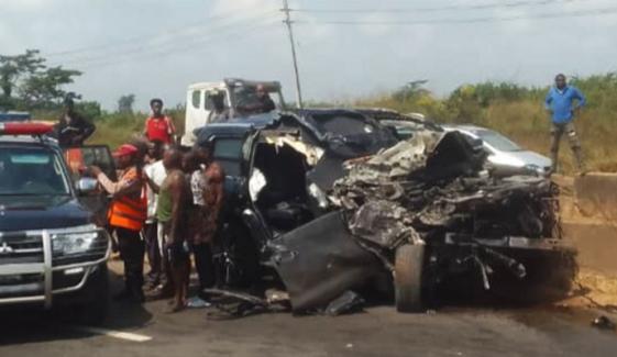 برطانوی باکسر کار حادثے میں زخمی، 2 افراد ہلاک