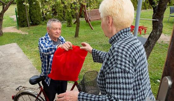 دوسروں کی مدد کرنے سے صحت پر مفید اثرات