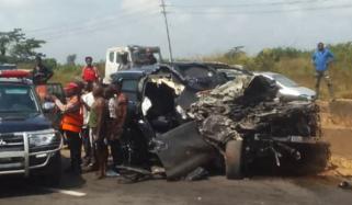 برطانوی باکسر کار حادثے میں زخمی، 2 افراد ہلاک