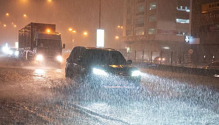 متحدہ عرب امارات کی شمالی ریاستوں میں بارش، سردی میں اضافہ