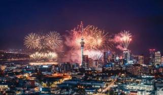 نیوزی لینڈ کے شہر آکلینڈ سے سال 2026 کا آغاز ہوگیا، شاندار آتش بازی کا مظاہرہ 