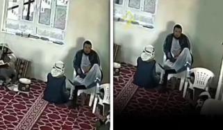 یمنی عالمِ دین دورانِ تدریسِ قرآن انتقال کر گئے، ویڈیو وائرل