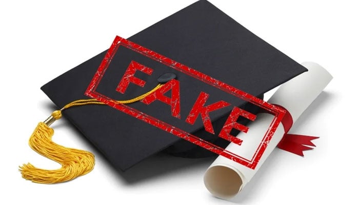 بھارت میں 22 یونیورسٹیوں کی 1 لاکھ جعلی ڈگریاں برآمد، 11 ملزمان گرفتار
