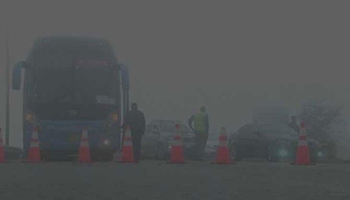پنجاب کے مختلف علاقوں میں شدید دھند، معمولات متاثر