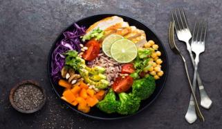 2026ء میں صحت مند رہنے کیلئے ان 10 اہم غذائی عادات کو ضرور اپنائیں