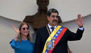 وینزویلا کے صدر نکولس مادورو اور اہلیہ کو امریکی فورسز نے ان کے بیڈ روم سے پکڑا، امریکی میڈیا 