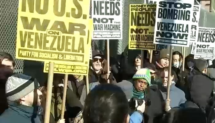 وینزویلا  کے اسیر صدر کے لیے نیویارک حراستی مرکز کے باہر شہریوں کا احتجاج
