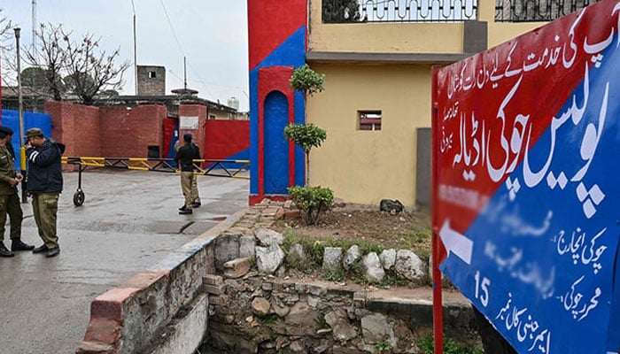 بشریٰ بی بی کے وکیل نے ضروری سامان اڈیالہ جیل پہنچادیا