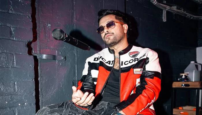 Asim Azhar shares exciting message ahead of Karachi Eat performance