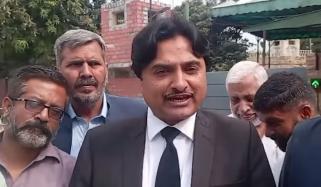 جیل حکام بار بار توہین عدالت کر رہے ہیں، بانی پی ٹی آئی سے ملنے نہیں دیا جا رہا: فیصل ملک