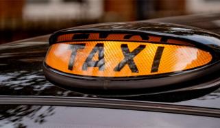 خاتون مسافر کو ہراساں کرنے پر ٹیکسی ڈرائیور کو پرائیویٹ ہائر لائسنس دینے سے انکار