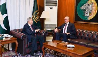 اسحاق ڈار سے روس میں پاکستان کے سفیر کی ملاقات