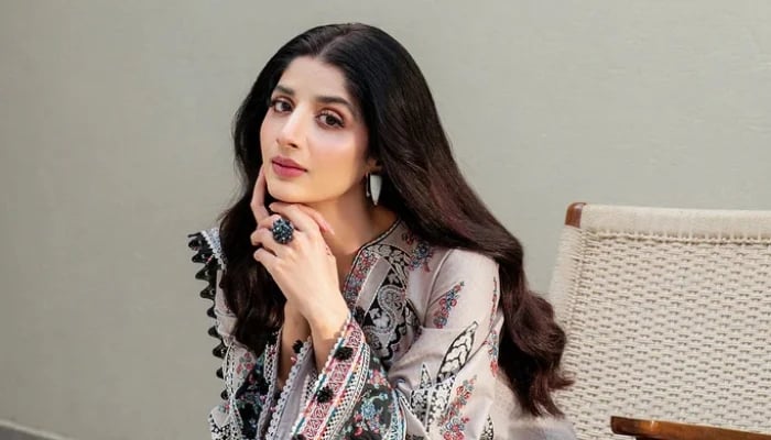 Mawra Hocane shines in intricate traditional attire at her friend’s wedding