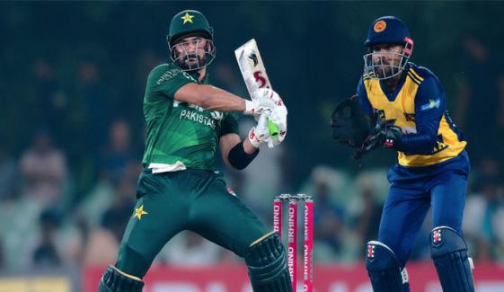 پاکستان نے سری لنکا کو 6 وکٹ سے ہرا دیا