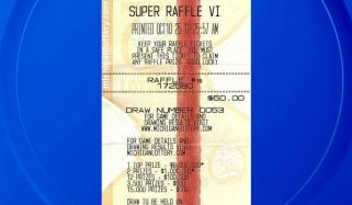 بھائی کے مشورے نے قسمت بدل دی، امریکی شخص نے 10 لاکھ ڈالر کی لاٹری جیت لی