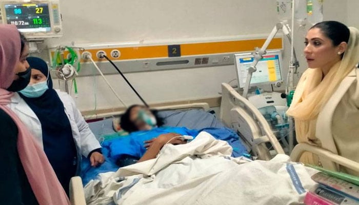 لاہور خودکشی کوشش واقعہ: حنا پرویز بٹ کی جنرل اسپتال میں طالبہ سے ملاقات