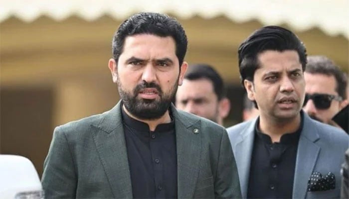 وزیراعلیٰ کے پی دورہ سندھ کیلئے اسلام آباد سے روانہ