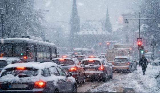 ویانا شدید برفباری کی لپیٹ میں، ٹریفک اور شہری نظام متاثر
