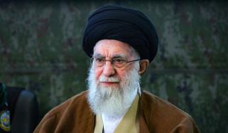 کچھ فسادی عوامی املاک کو نقصان پہنچا کر ٹرمپ کو خوش کرنا چاہتے ہیں: آیت اللّٰہ خامنہ ای 