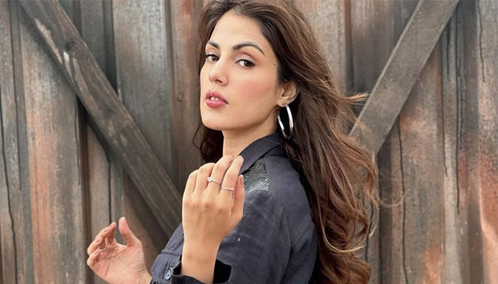 زندگی کے کٹھن دور کی یاد، ریا چکرورتی جذباتی ہوگئیں