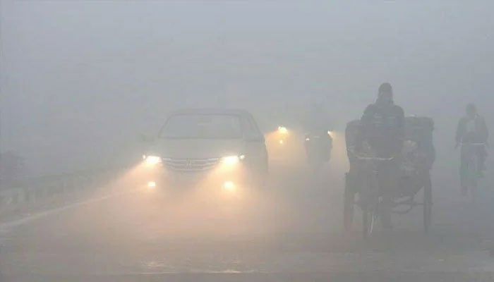 سندھ، پنجاب اور خیبر پختونخوا کے متعدد علاقوں میں شدید دھند