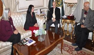 وزیراعظم کی مرحومہ ارفع کریم کے والدین سے ملاقات