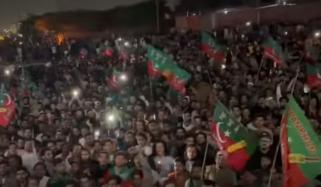 کراچی میں تحریک انصاف کا جلسہ اب تک شروع نہیں ہو سکا