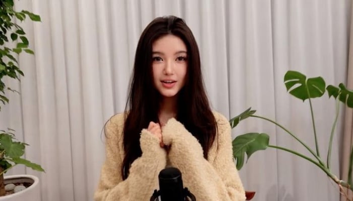 Danielle breaks silence on NewJeans exit in emotional first livestream