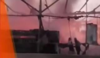 کراچی کے علاقے گلشن معمار میں فیکٹری میں آگ لگ گئی