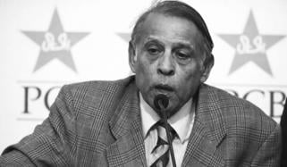 سابق چیف سلیکٹر محمد الیاس کو سپرد خاک کردیا گیا