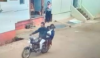 بھارت: موٹر سائیکل حادثے نے اسکول کے اغواء ہونیوالے بچوں کی جان بچالی