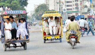 کراچی: مختلف روٹس پر چنگچی پر پابندی سندھ ہائیکورٹ میں چیلنج 