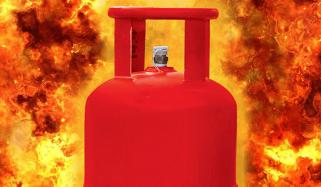 عارف والا: گیس سلنڈر سے گیس لیکج، گھر میں آگ لگنے سے ماں اور 2 کمسن بیٹیاں جاں بحق