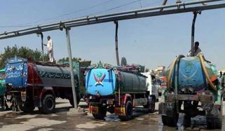 کراچی میں ٹینکرز اور ہائیڈرنٹس کے ذریعے پانی کی فراہمی بند کرنے کا فیصلہ