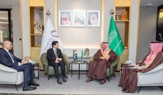 ریاض: علی پرویز کی فیوچر منرلز فورم میں شرکت، سعودی وزیر صنعت سے ملاقات