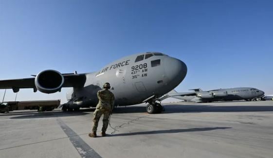 برطانیہ کا قطر کے امریکی فوجی اڈے سے اپنا عملہ نکالنے کا فیصلہ