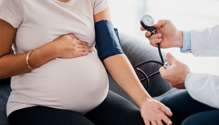Modest rise in blood pressure linked to pregnancy risks, study