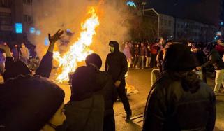 پرتشدد مظاہرے: برطانوی سفیر اپنے عملے سمیت ایران سے روانہ