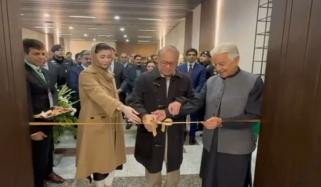 نواز شریف نے لاہور ایئرپورٹ پر اسٹیٹ لاؤنج کا افتتاح کردیا