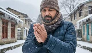 سردیوں میں ہاتھ ہمیشہ ٹھنڈے کیوں رہتے ہیں؟ 6 ممکنہ وجوہات اور آسان حل