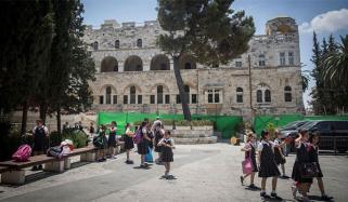 اسرائیل کی جانب سے  اساتذہ کے پرمٹ منسوخ کرنے کیخلاف بیت المقدس میں مسیحی اسکولوں نے ہڑتال کردی 