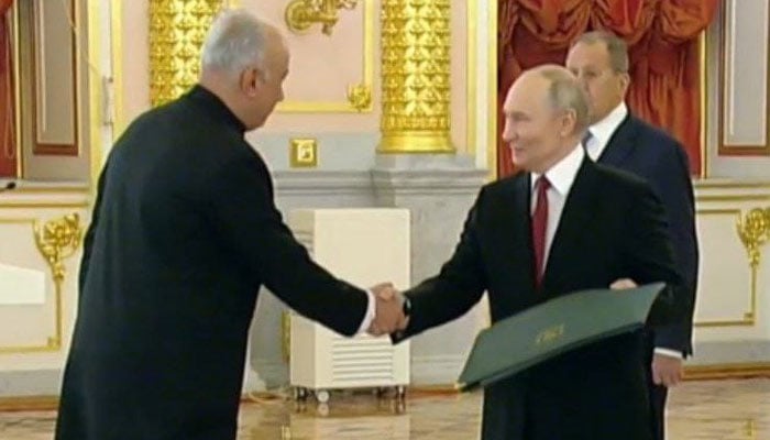 پاکستانی سفیر فیصل نیاز ترمذی نے روسی صدر کو اسناد سفارت پیش کردیں