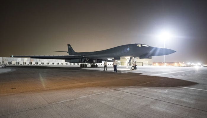 ایران پر حملے کے متضاد اشاروں کے باوجود امریکا کی جنگی تیاری جاری ہے، امریکی میڈیا