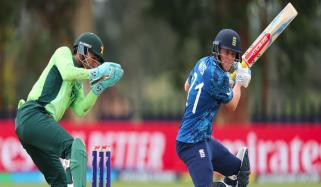 پاکستانی بولنگ کے سامنے انگلش ٹیم 210 رنز پر ڈھیر 