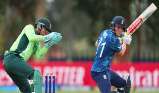 انڈر 19 ورلڈ کپ، پاکستانی بولنگ کے مقابل انگلش ٹیم 210 رنز پر ڈھیر 