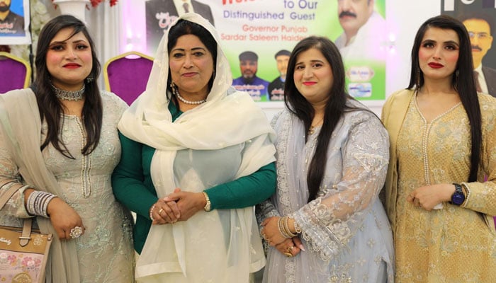 ملک کیخلاف منفی پروپیگنڈا سے گریز کریں، گورنر پنجاب کا بیرونِ ملک مقیم پاکستانیوں پر زور