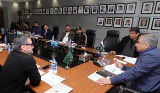 محسن نقوی کی پی ایس ایل کے اجلاس میں کھلاڑیوں کے معاوضے بڑھانے کی وکالت