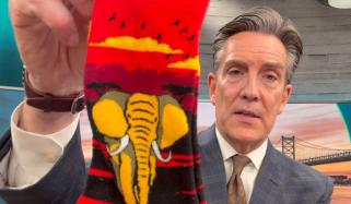 ریٹائرڈ امریکی اینکر نے رنگ برنگی جرابیں جمع کرکے عالمی ریکارڈ بنا ڈالا