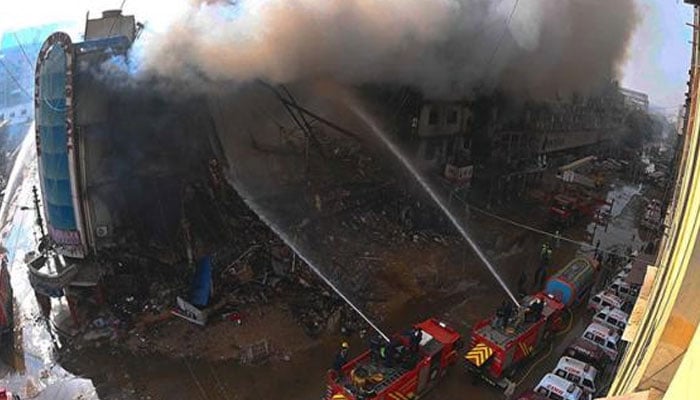 کراچی: فائر فائٹر 24 گھنٹے بعد گل پلازا میں داخل، محدود سرچ آپریشن