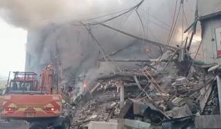 گل پلازہ آتشزدگی، متعدد افراد تاحال لاپتا، اہلِ خانہ پریشان